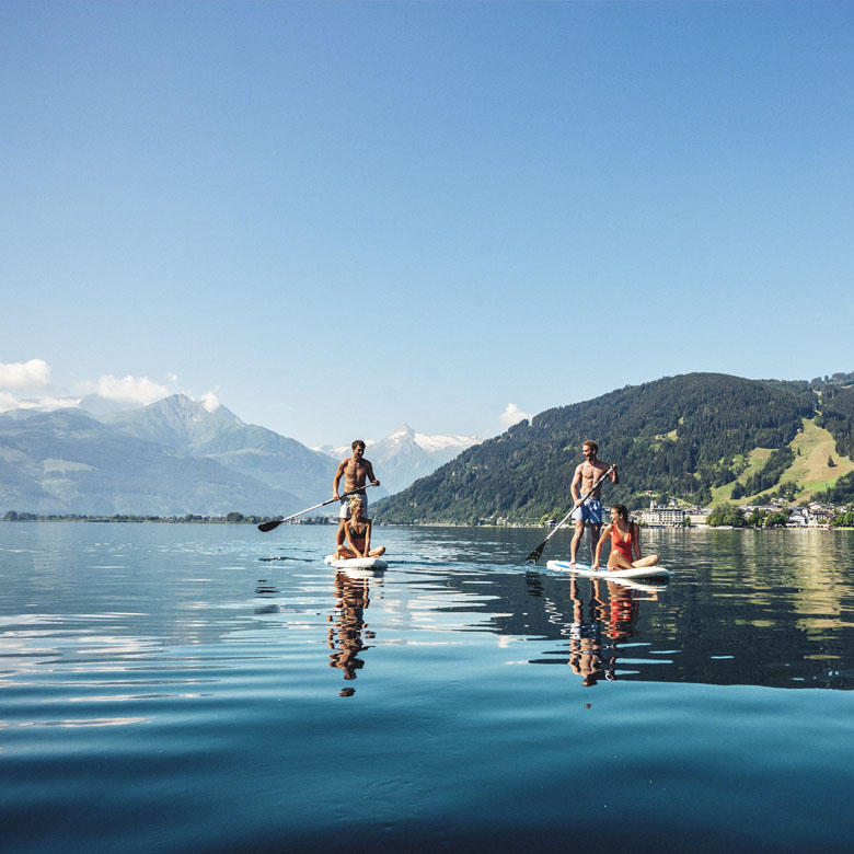 Sommerurlaub am Zeller See. Schwimme und Stand-Up-Paddles. © TVB Zell am See - Kaprun